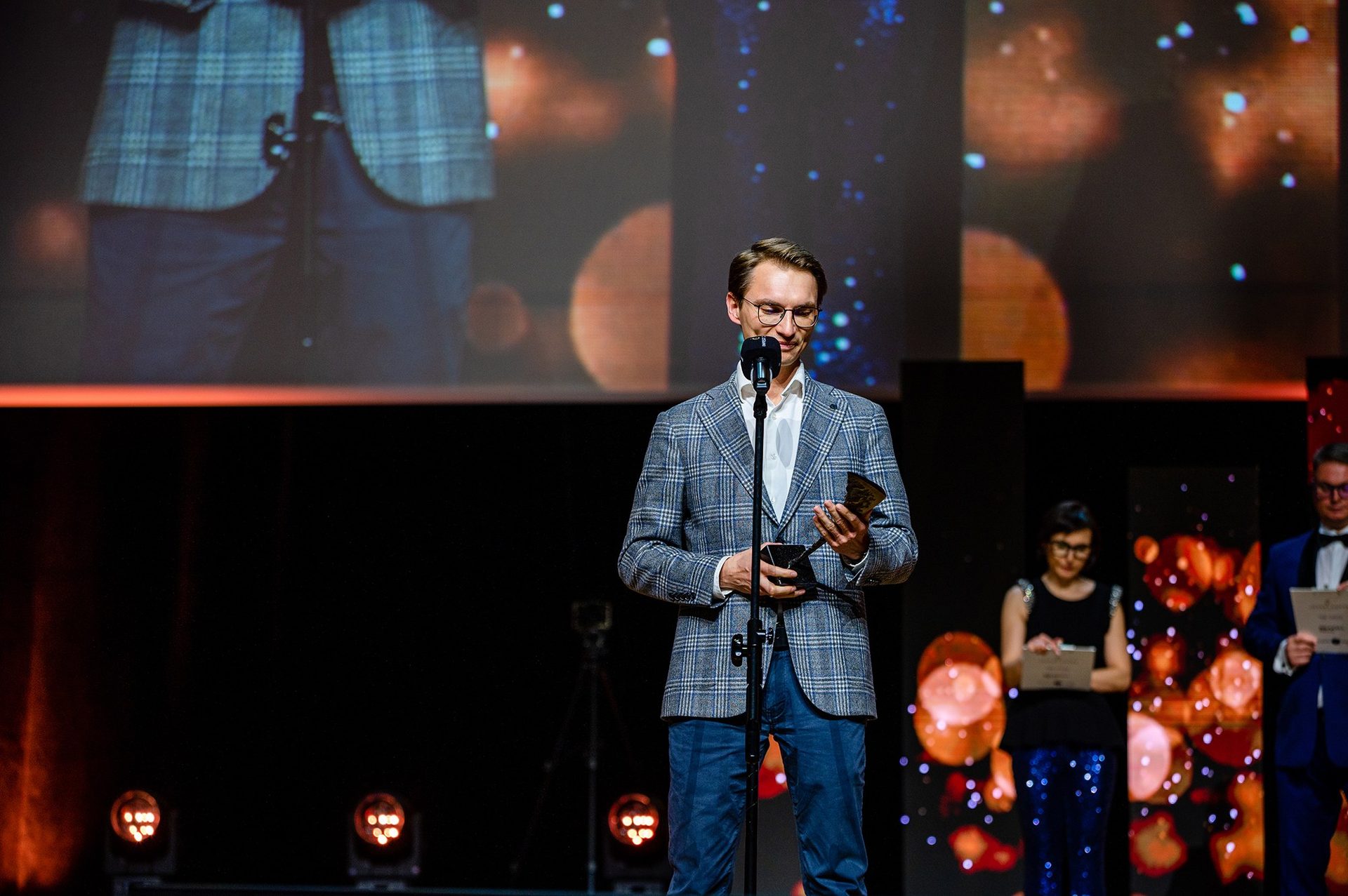 Gala biznesowa – wręczenie nagród na scenie, Katowice